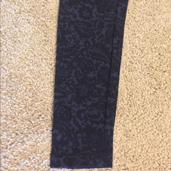 New Royal Paisley Print Leggings - Picture 4 of 6